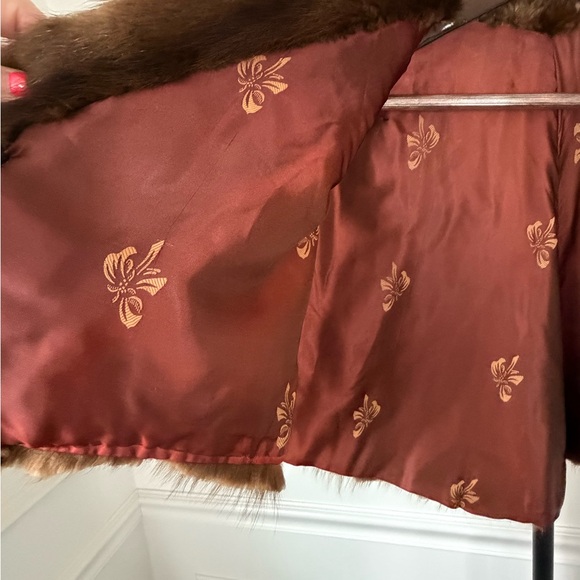 STUNNING Vintage Fur Capelet - Picture 3 of 5